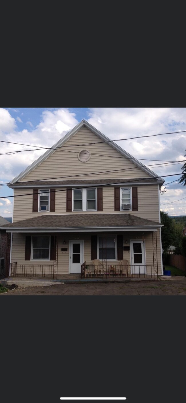 Primary Photo - 1038 Carmalt St