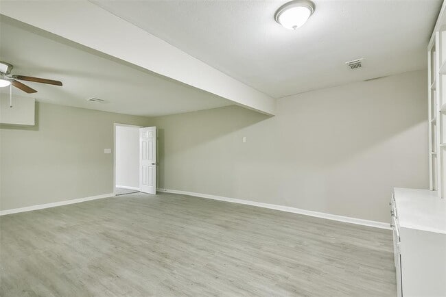 Building Photo - 500 Farrer St
