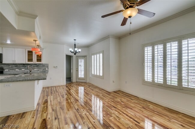 Building Photo - 3400 Cabana Dr