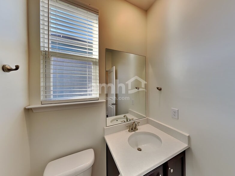 Building Photo - 5235 Virtue Ave