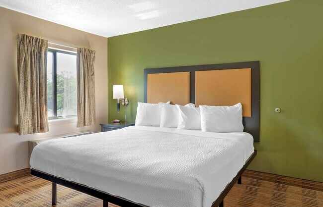 Building Photo - Furnished Studio-Indianapolis - Northwest - I-465