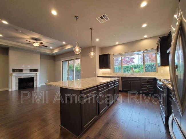 Building Photo - 8099 Traditions Ct