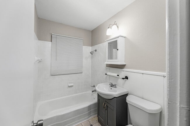 Building Photo - 2342 NW 38th Pl