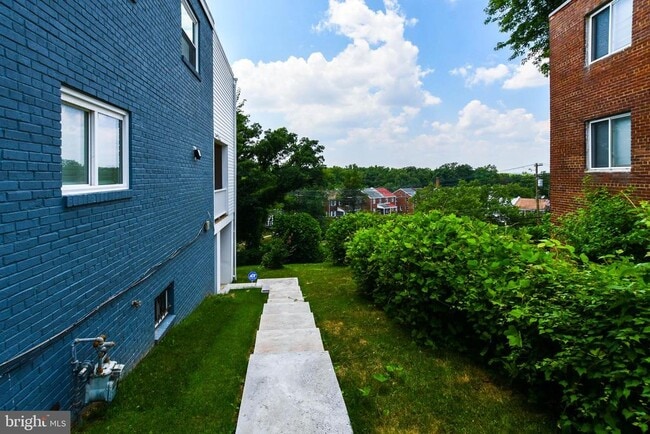 Building Photo - 531 Hilltop Terrace SE