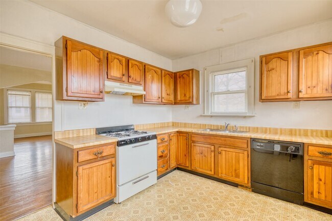 Building Photo - 217 Emerling Dr