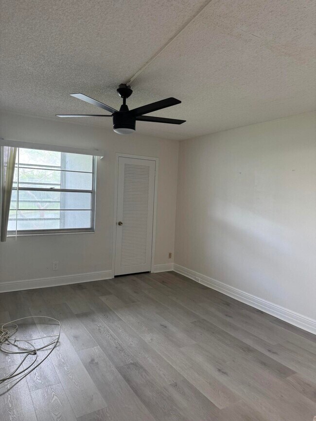 Building Photo - 2039 Rexford A