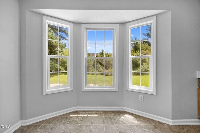 Building Photo - 450 Main St