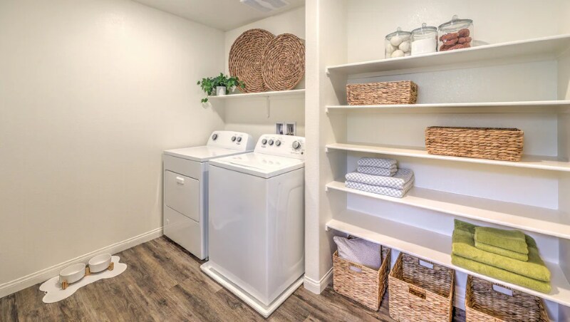 Building Photo - 2625 Dahlia Fls Ave