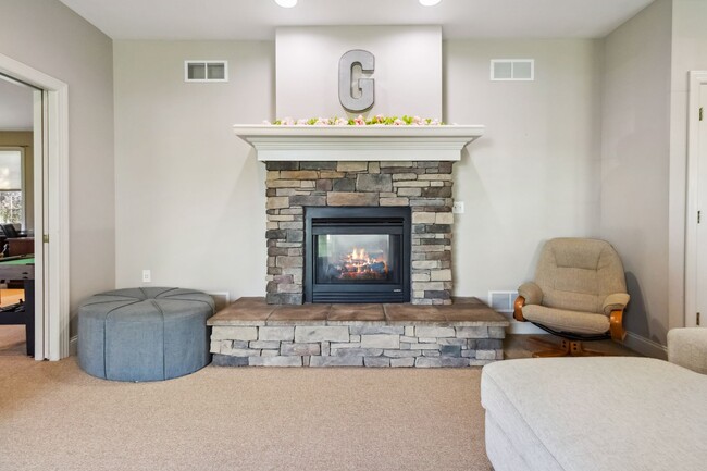 Building Photo - Effortless Charm in Over 3,000 Sq Ft of Li...