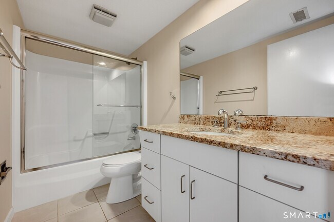 Building Photo - 17 Maple Ln