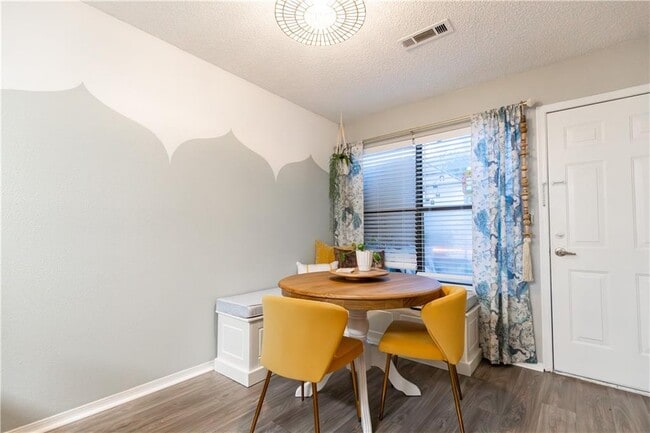 Building Photo - 1960 Wilkins Pl