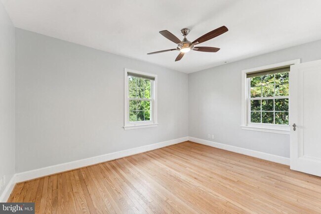 Building Photo - 1111 Woodside Pkwy