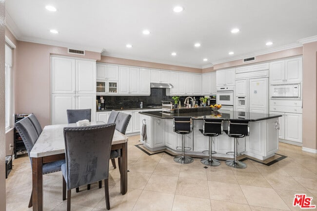 Building Photo - 996 N Antonio Cir