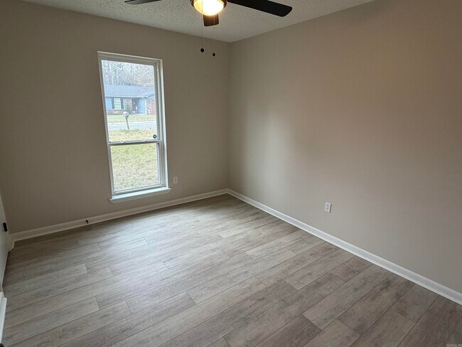 Building Photo - 10911 Vernon Dr