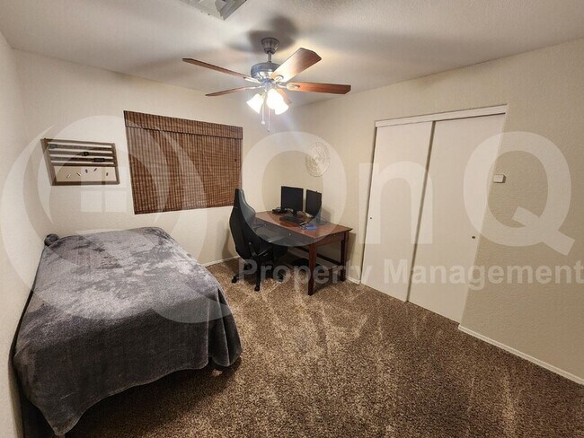 Building Photo - 420 S Meadows Dr