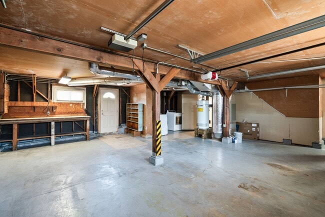 Building Photo - Charming Single-Family Home in a Desirable...