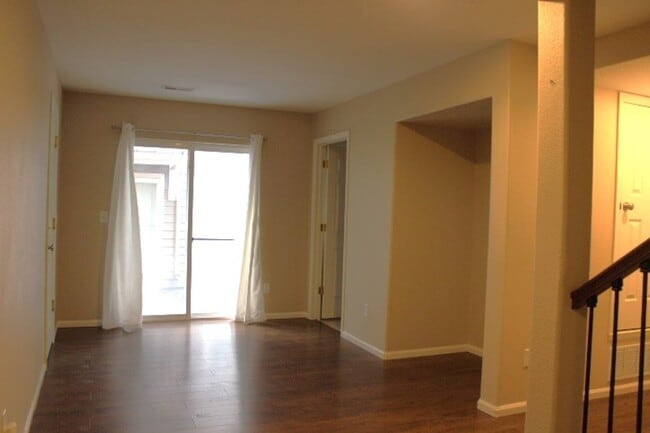 Building Photo - Stunning 3 BR/3 BA in Stockbridge At Meridian Community!