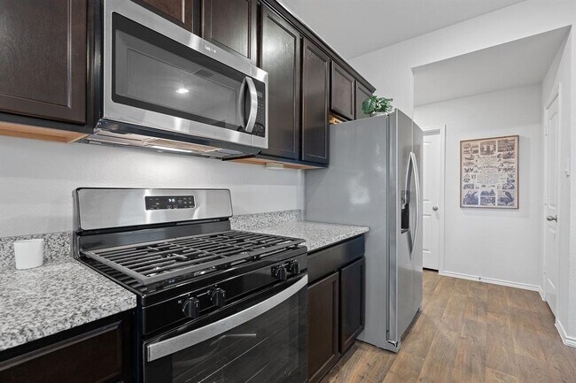 Building Photo - 269 Frogmore Lp