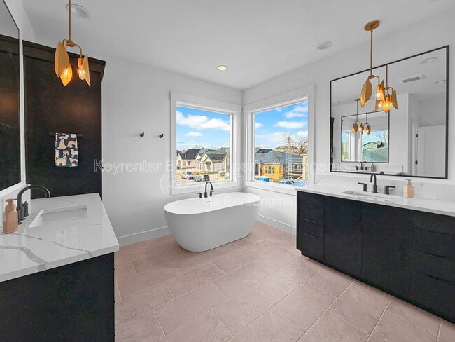 Building Photo - 891 N Gracie Ave