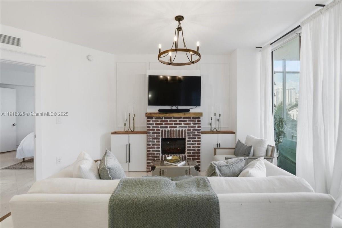 Building Photo - 350 S Miami Ave