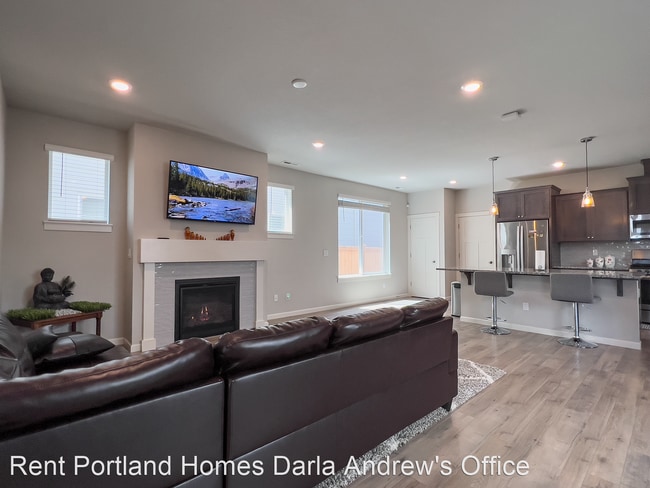 Building Photo - 3 br, 2.5 bath House - 3527 SE Reed Drive