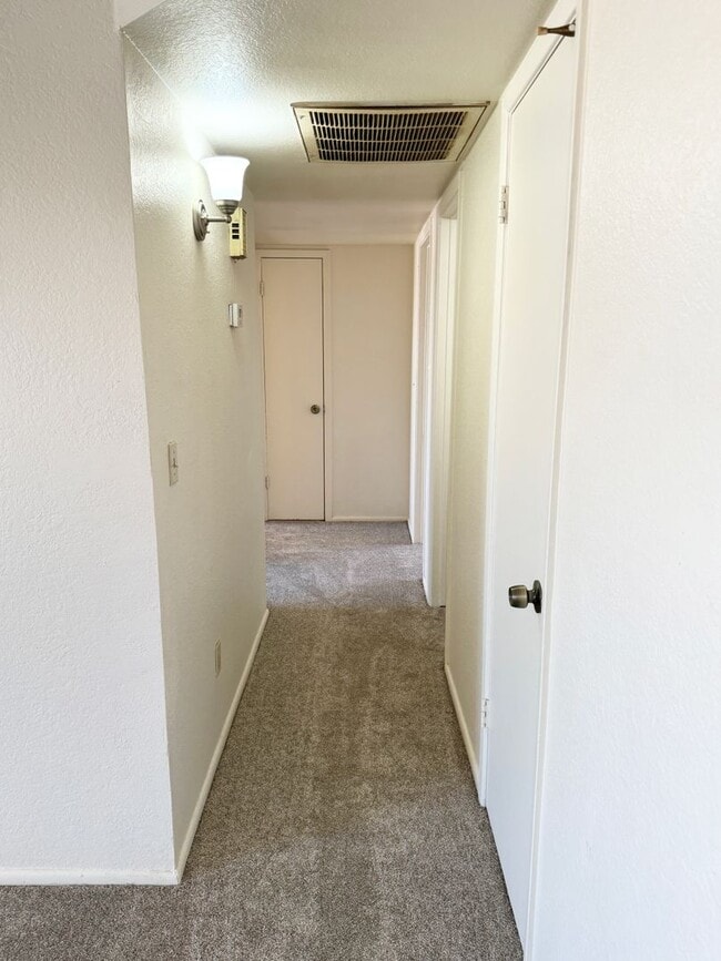 Building Photo - Fantastic 3 Bedroom/2 Bath Single Level Home! Schedule a Showing Today!