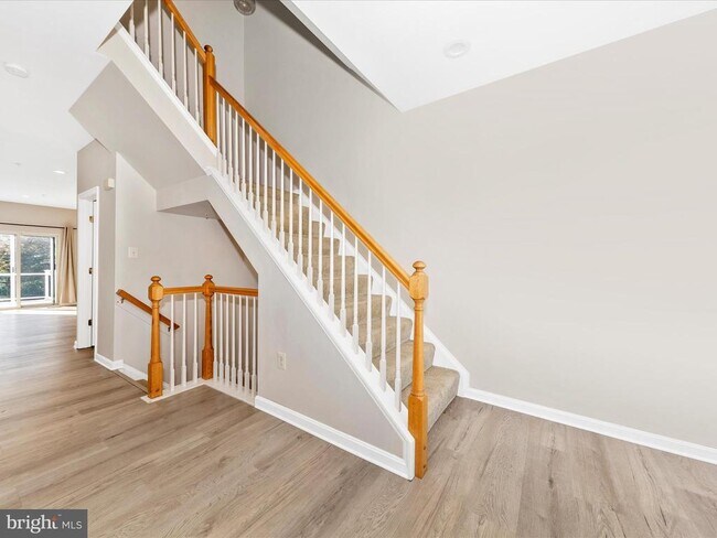 Building Photo - 2103 Paxton Terrace