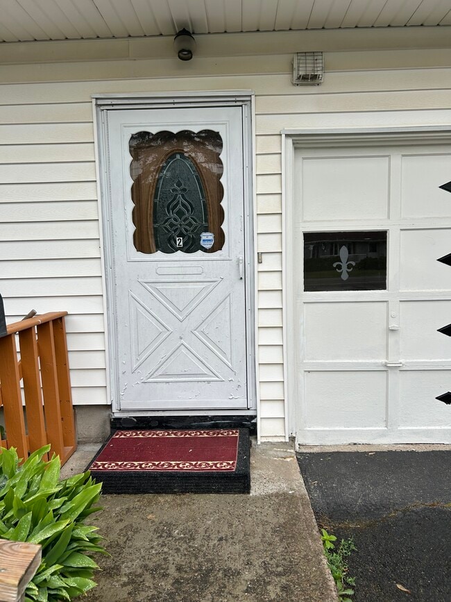 Building Photo - 2718 Stenzel Ave