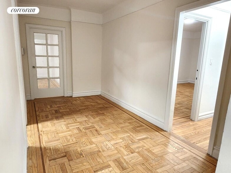 Building Photo - 3900 Greystone Ave