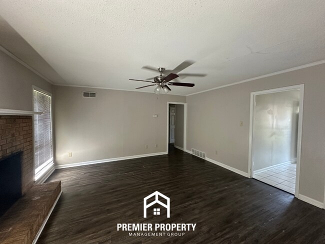 Building Photo - Gorgeous 4BR/2BA Bartlett Home with Brick Fireplace & Spacious Fenced Yard!