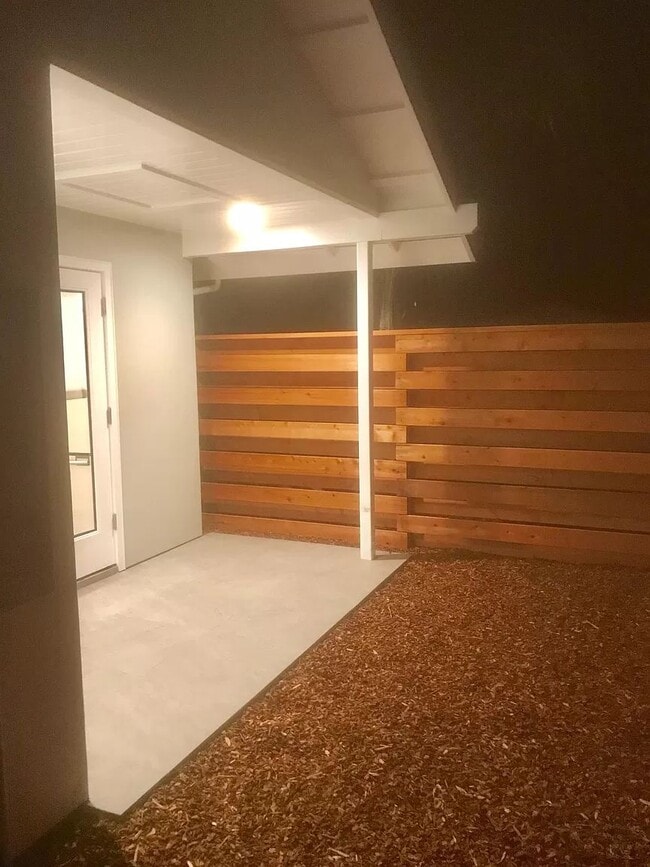 Building Photo - Unit 709