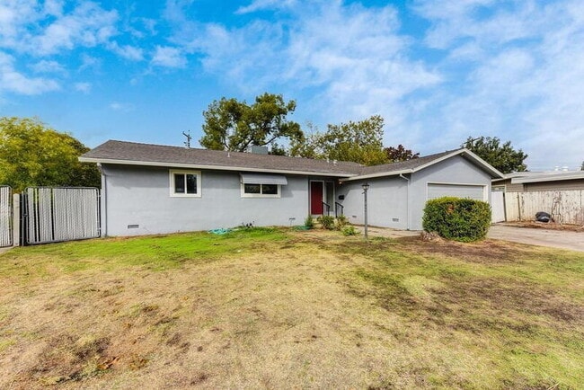 Primary Photo - 2458 Town Cir