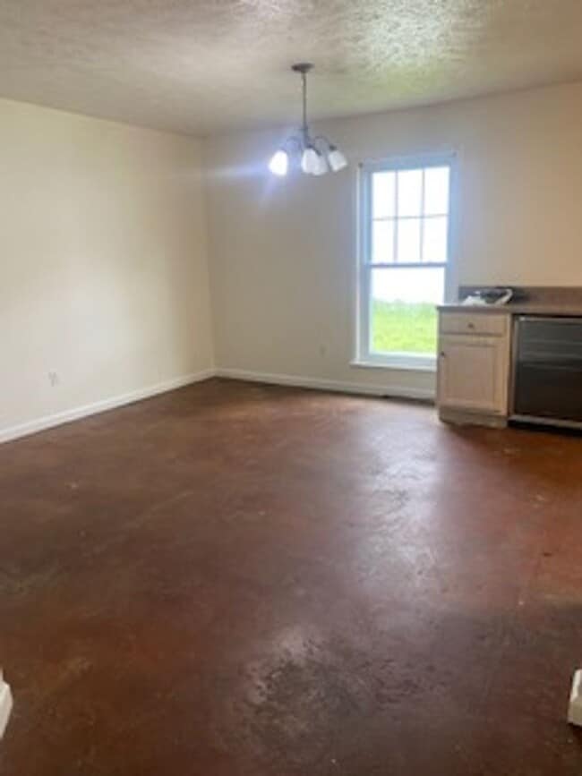 Building Photo - 121 Tomlinson Dr