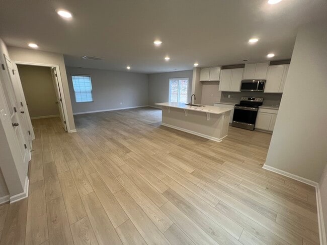 Building Photo - 1008 Minocqua Rd