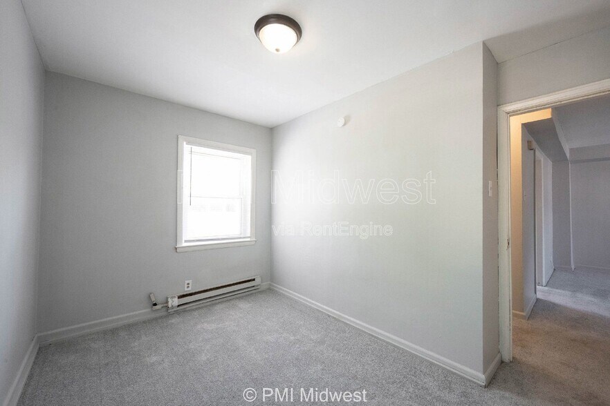Building Photo - 3725 N Sherman Dr