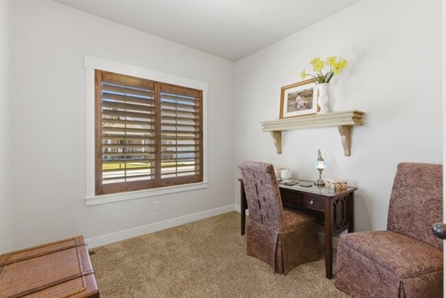 Building Photo - Beautiful Riverton Townhome in Gated Community!