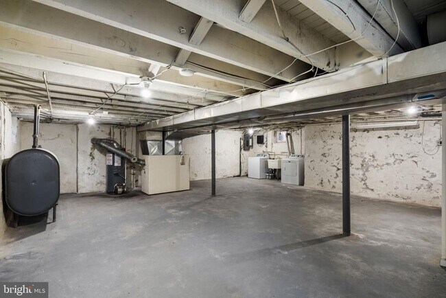 Building Photo - 310 Pine Tree Rd