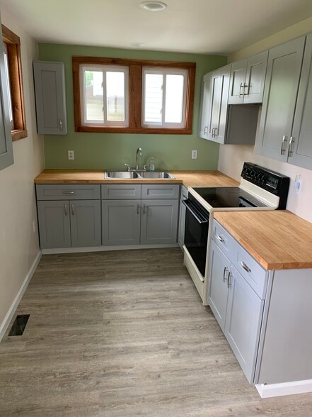 Kitchen - 221 Howard St