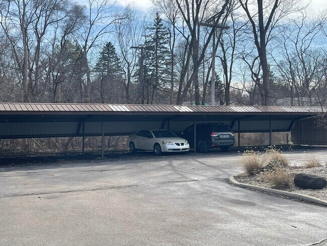 Building Photo - 3005 Fernwood Ave