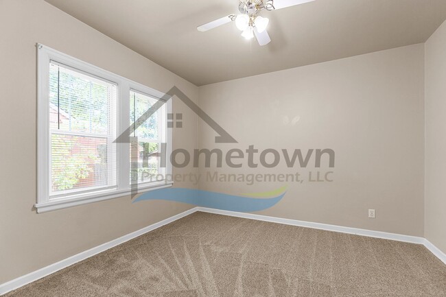 Building Photo - 4 Bedroom 2 Bathroom Home with a Fully Fen...