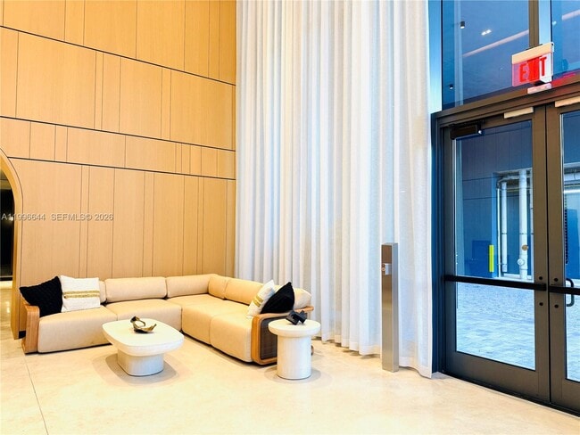 Building Photo - 121 NE 5th St