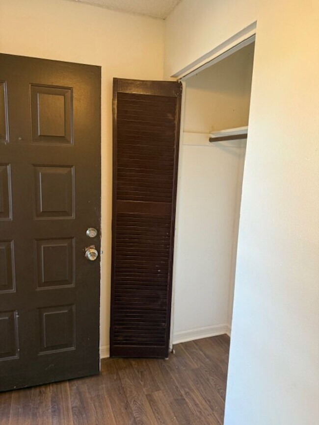 Building Photo - Coral Gardens one bedroom condo