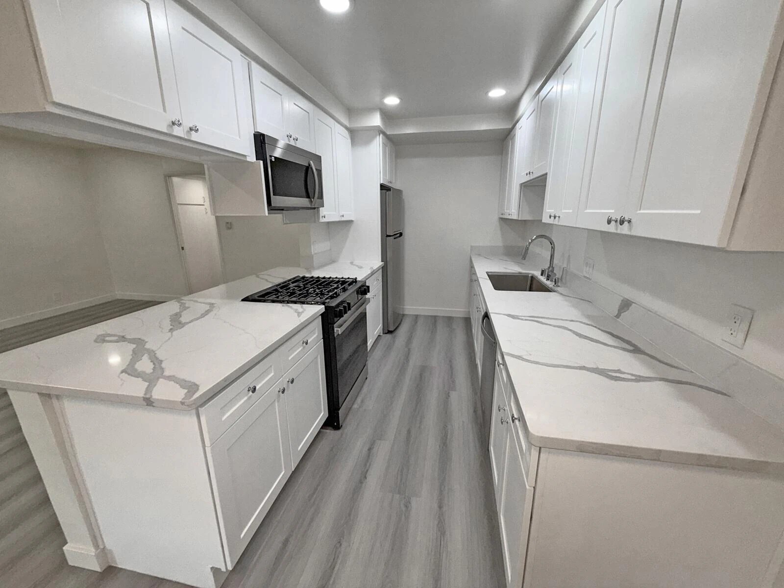 Building Photo - 10674 Holman Ave