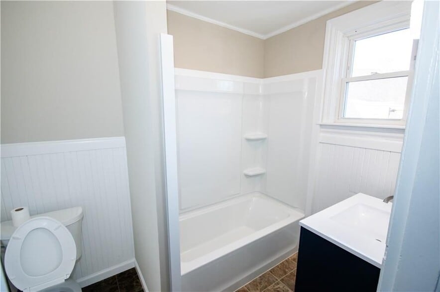 Building Photo - 370 Park Pl