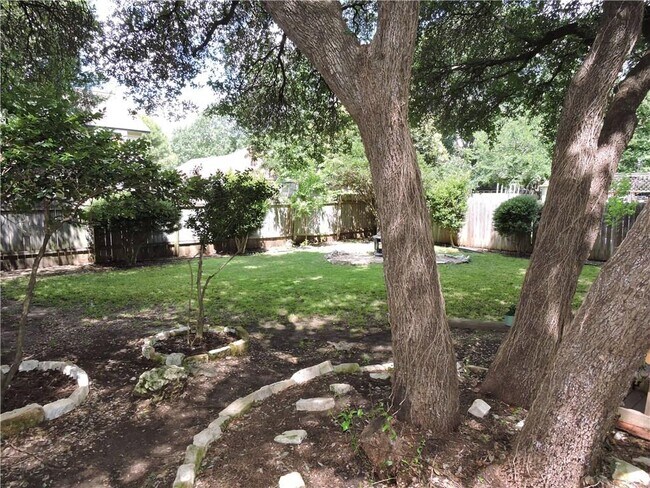 Building Photo - 1415 Laurel Glen Blvd