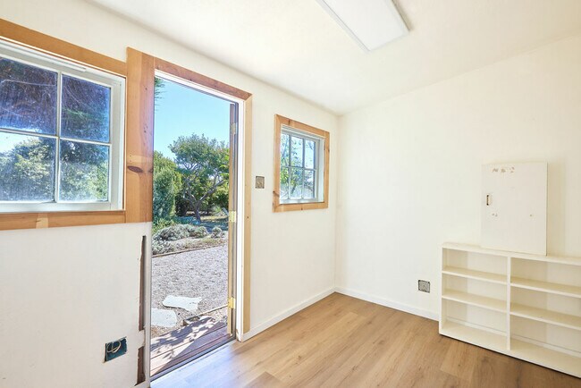 Building Photo - 166 Cedar Rd