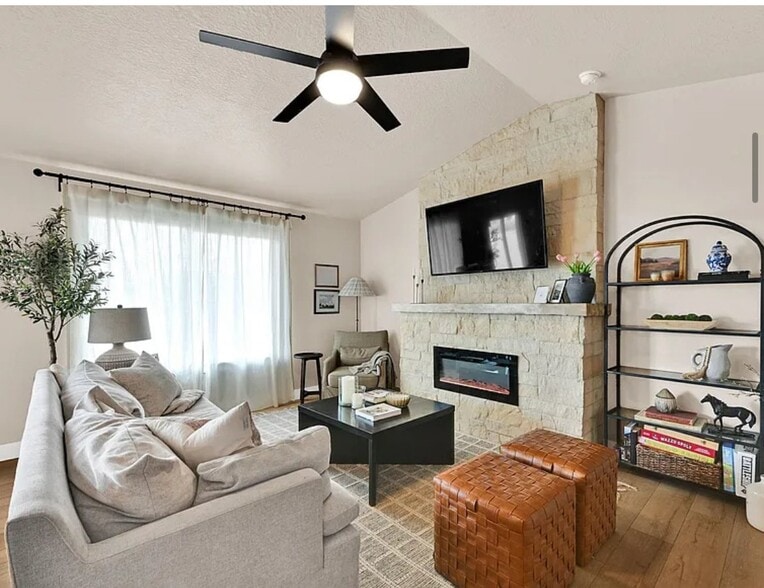 Building Photo - 2681 E Clarkstone Dr