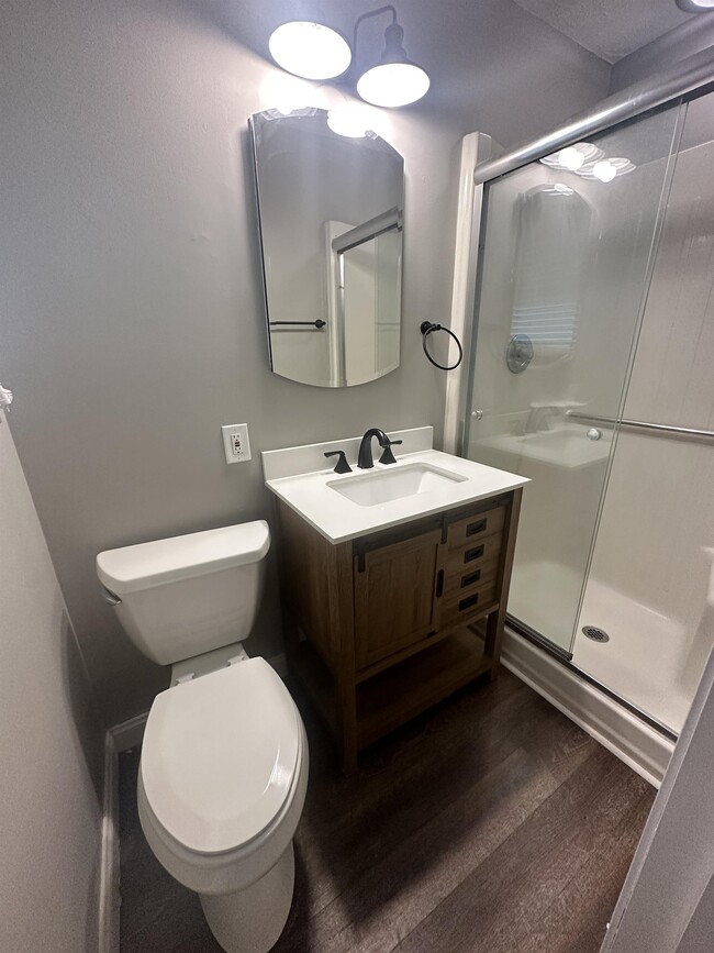 Building Photo - 2731 Birdwell Dr