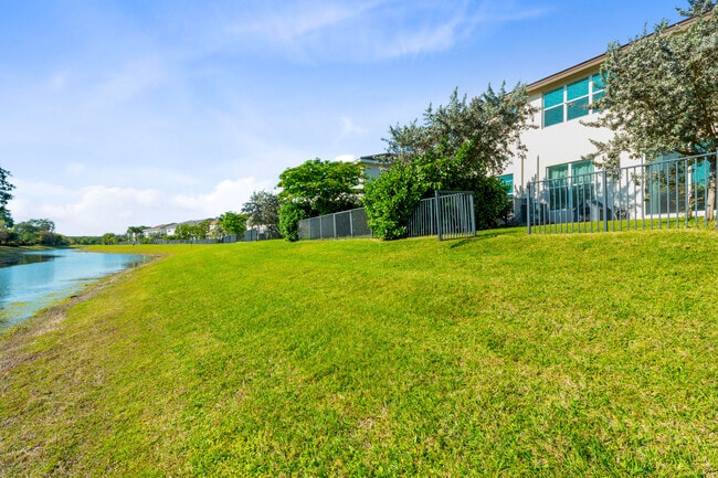 Building Photo - 4352 Veleiros Ave