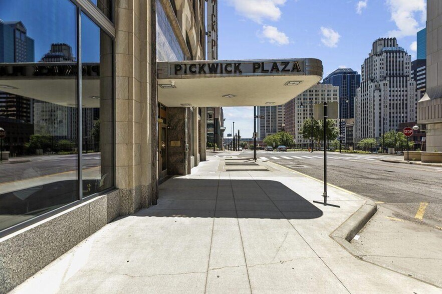 Building Photo - 933 McGee St